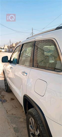 جیپ گراند شیرۆکی